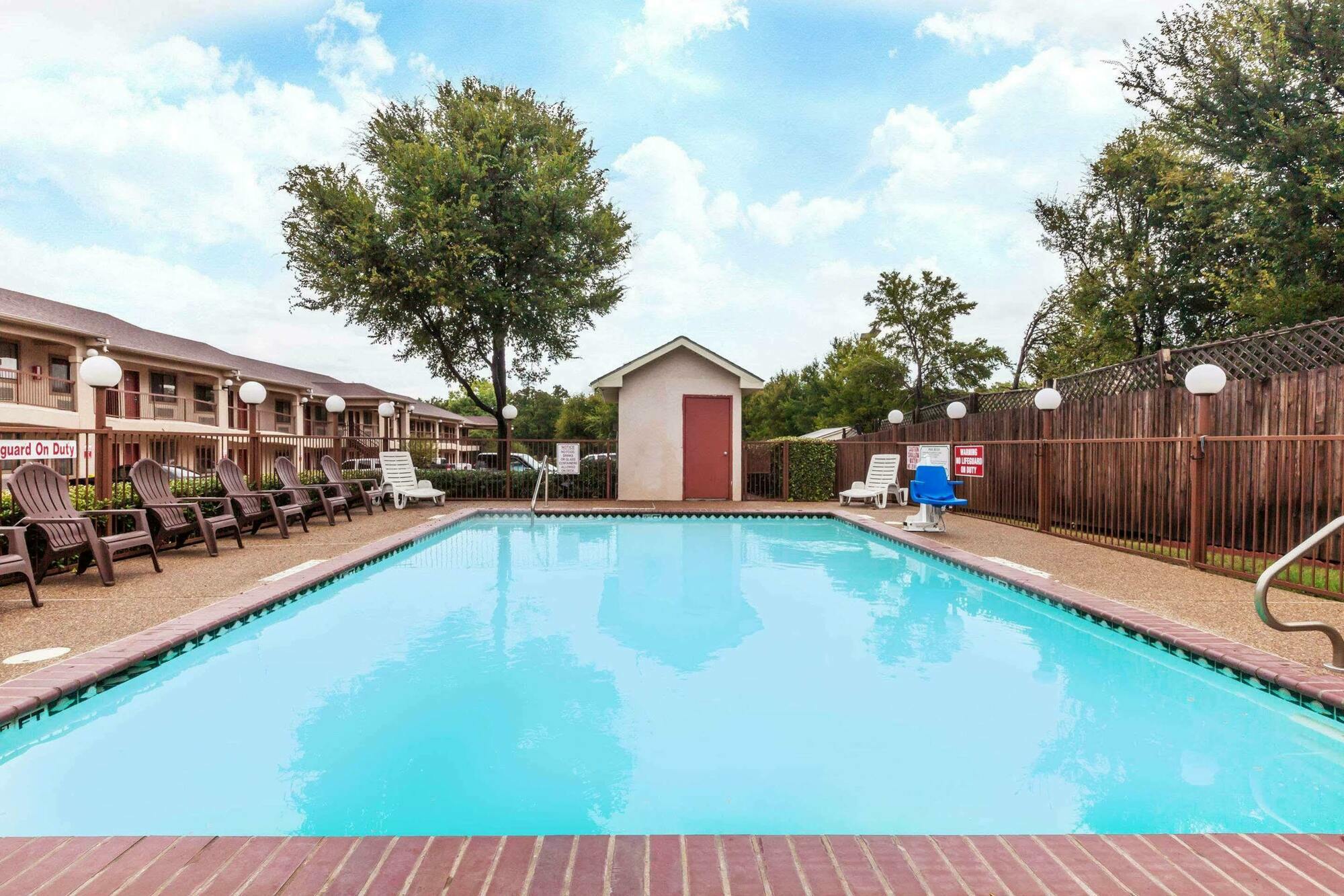 ホテル Super 8 By Wyndham Arlington East エクステリア 写真